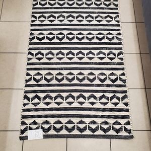 Geometric woven accent rug black